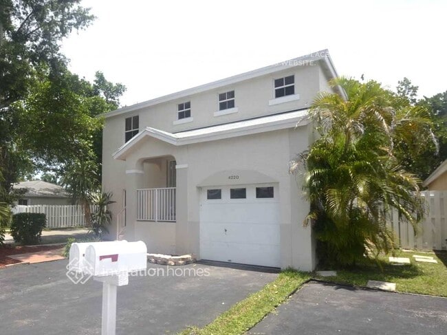 Building Photo - 4220 SW 72nd Terrace