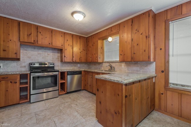 Building Photo - 4 br, 2 bath House - 208 Helena St