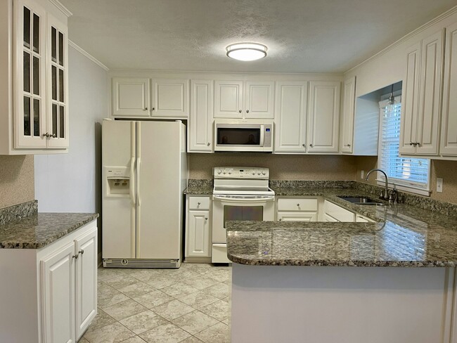 Building Photo - 522 College Drive