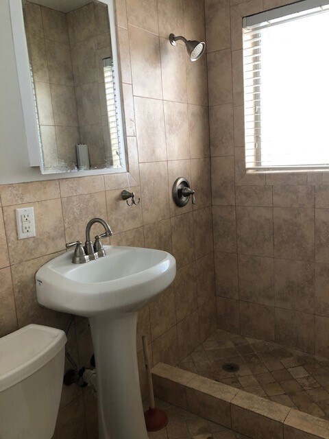 Bath - 620 Jefferson Ave