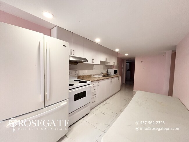 Photo du bâtiment - Spacious 2+Den Basement Apartment with Parking – Flat Utilities – Barrie