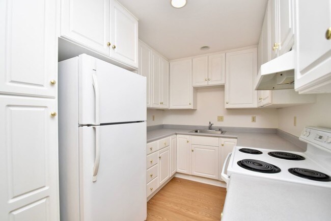 Building Photo - 315 San Marin Dr