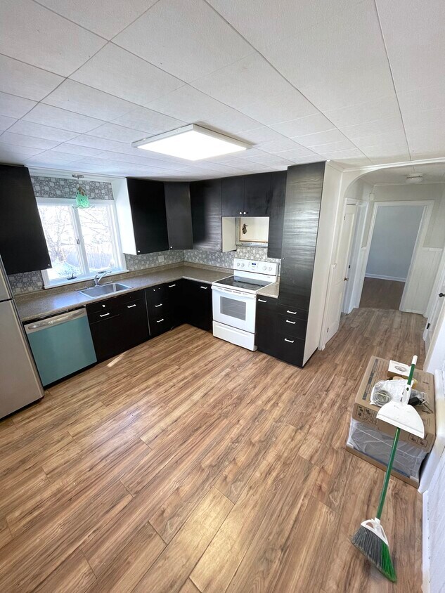 Kitchen - 171 Beechwood Ave