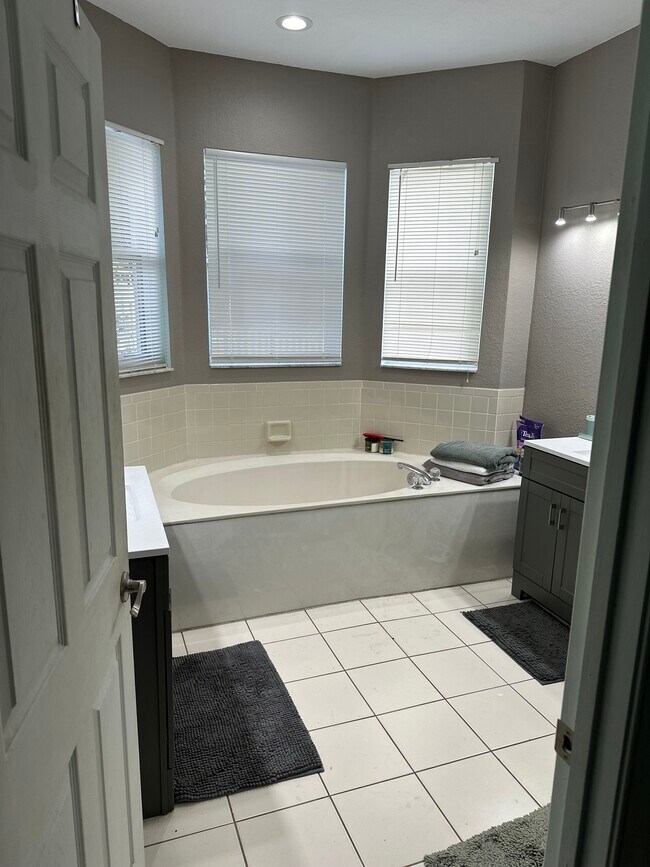 Foto del edificio - 825 NW 15th Terrace