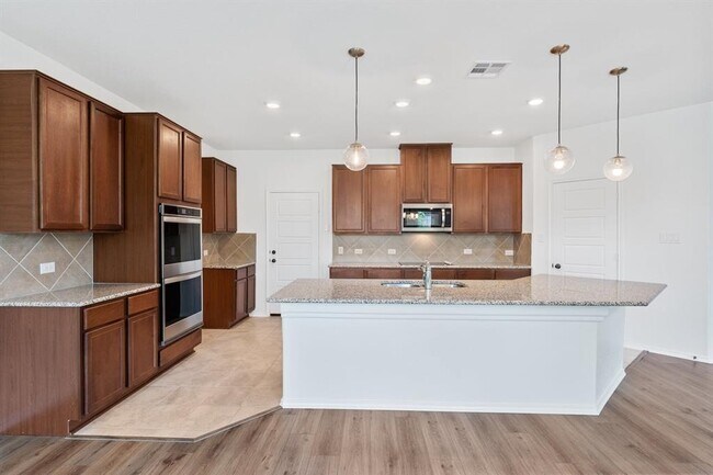 Foto del edificio - 210 McGinnis Trl