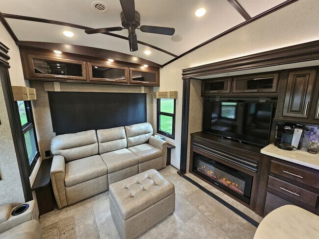 Foto del edificio - 165 Heath Dr