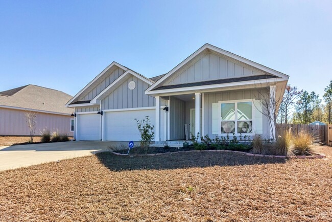 Building Photo - 4 Bedroom in Crestview on 1/2 acre lot!!!