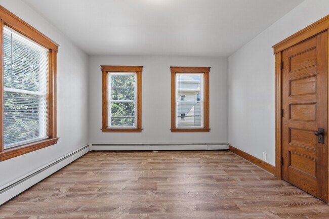 Área de estar - 267 Pleasant St