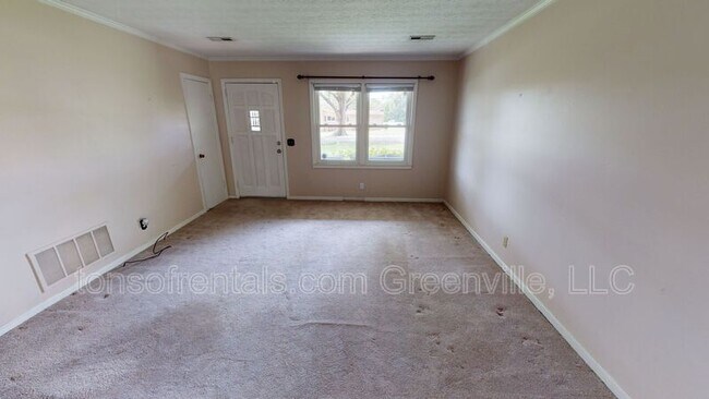 Building Photo - 105 Eastview Cir