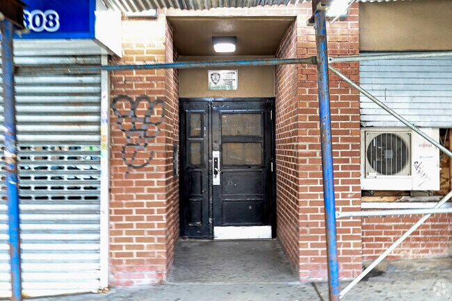 Entrance - 597 E 138th St