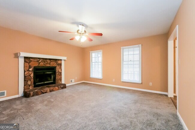Foto del edificio - 240 Brookclear Ln