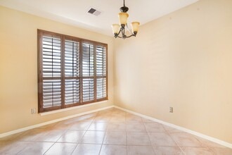 Building Photo - 3203 Silver Falls Dr