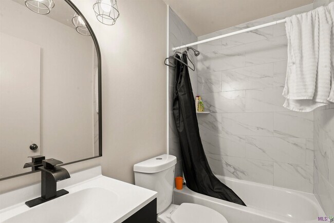 Foto del edificio - 5240 Heritage Dr