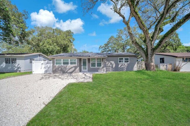 Foto del edificio - 4640 SW 25th Terrace