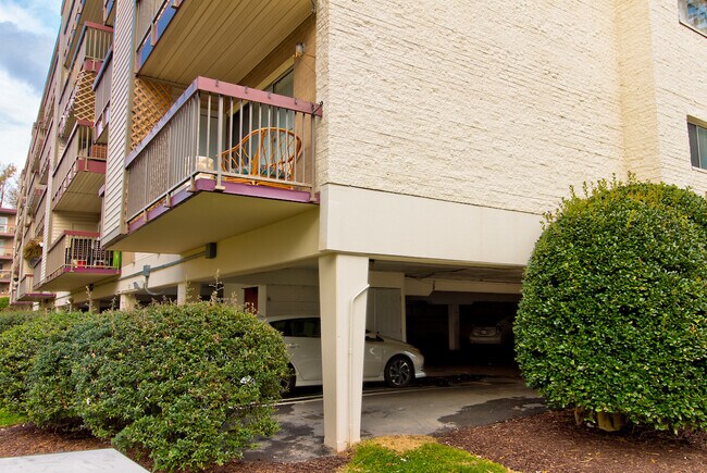 Building Photo - 10320 Westlake Dr