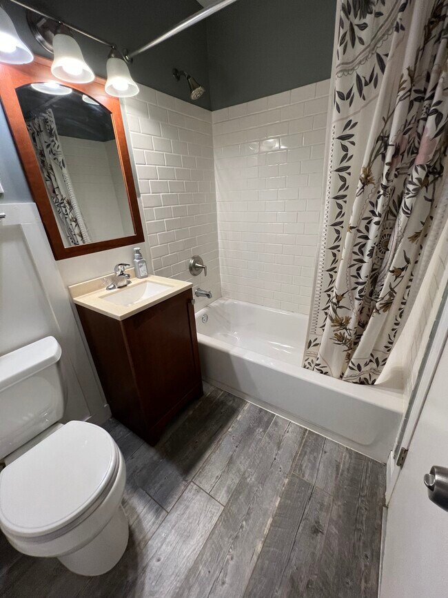 Foto del edificio - 1075 Brookcrest Dr