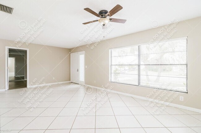 Foto del edificio - 3 br, 2 bath House - 11346 Hollyglen Dr