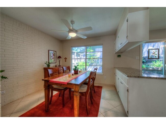 Foto del edificio - 3004 Maywood Cir