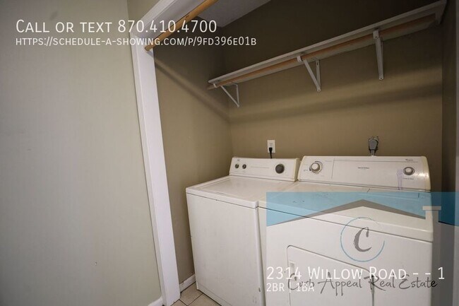 Building Photo - Recently renovated 2 bed, 1 bath apt - was...