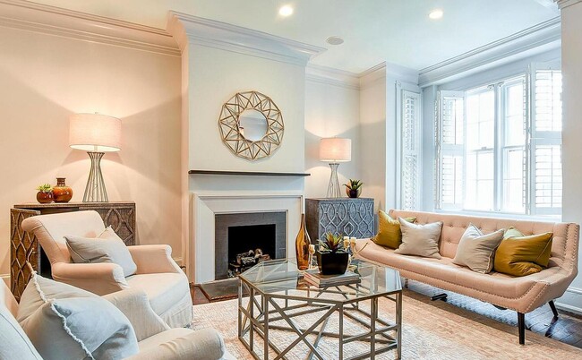 Foto del edificio - Charming Georgetown Townhome 3 Bedroom 2.5...