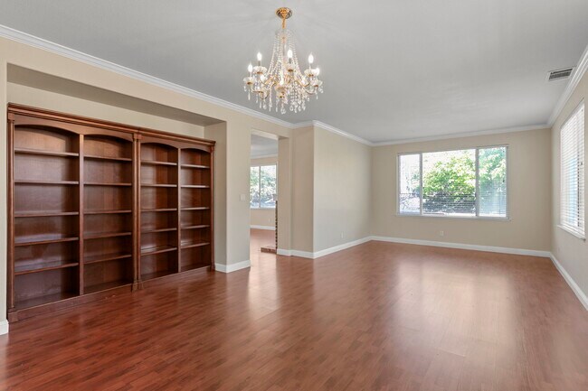 Foto del edificio - 5220 Peacock Hill Dr