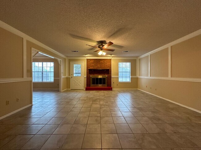 Foto del edificio - Gorgeous Brick Home - 3 Bed, 2 Bath, 2 Car...