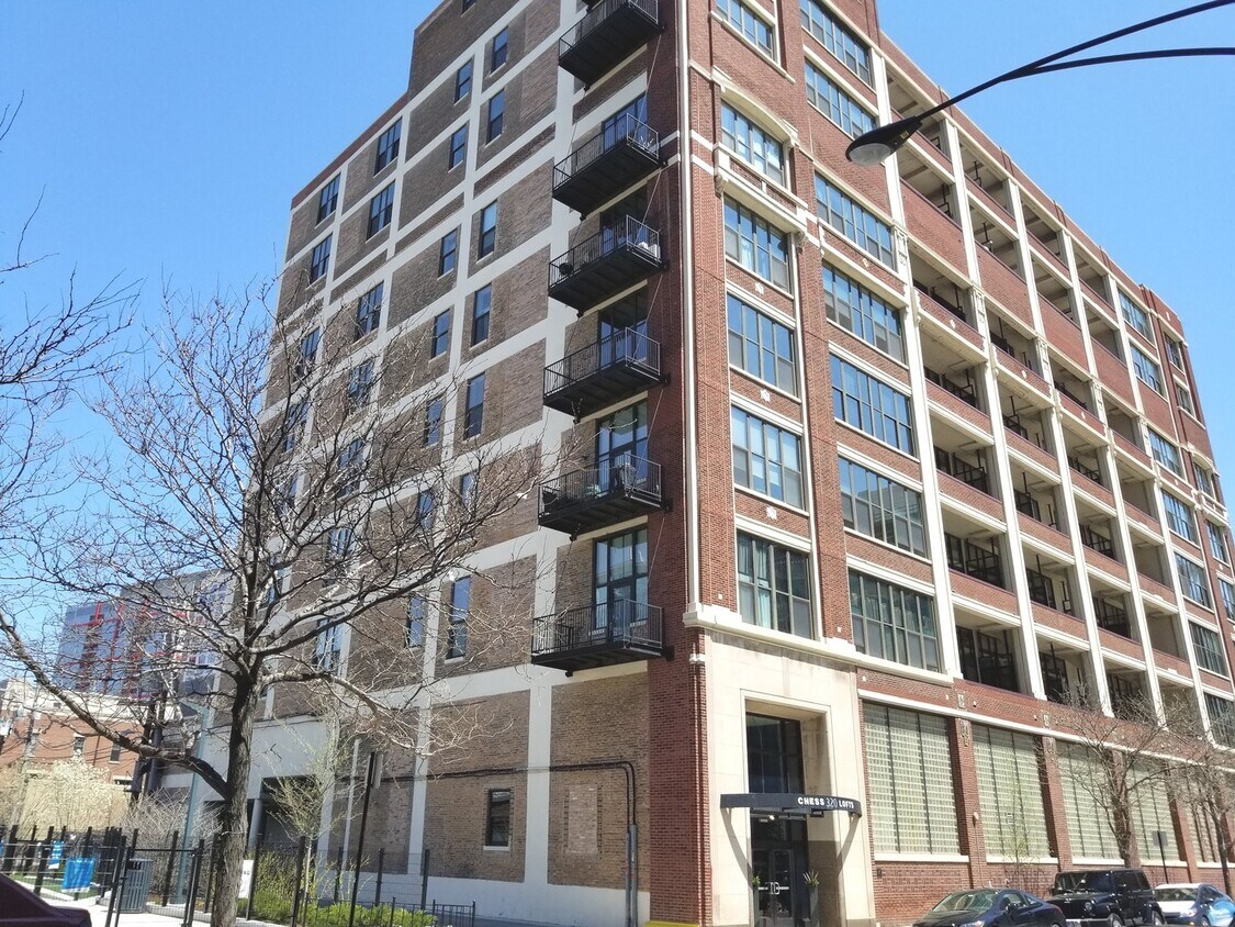 Primary Photo - 320 E 21st St