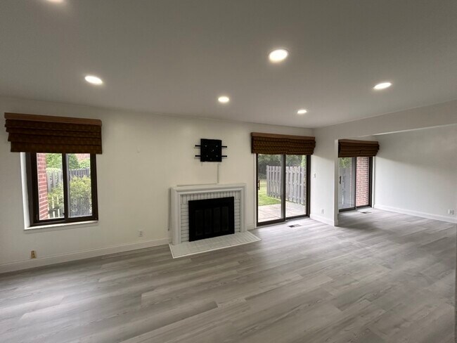 Foto del edificio - 3069 Lindenwood Dr