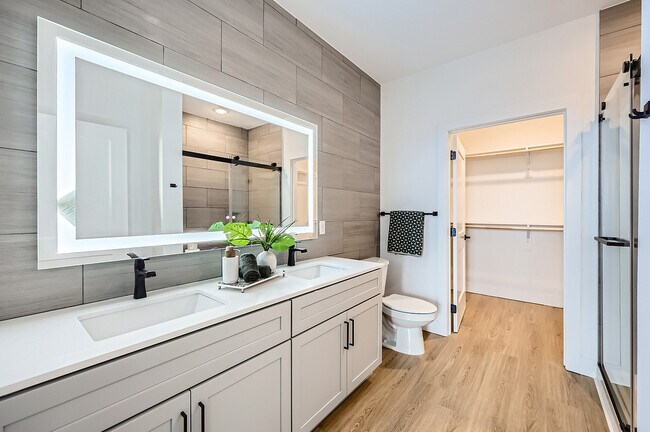 El baño de los artefactos (representativo) - The Artifact Townhomes