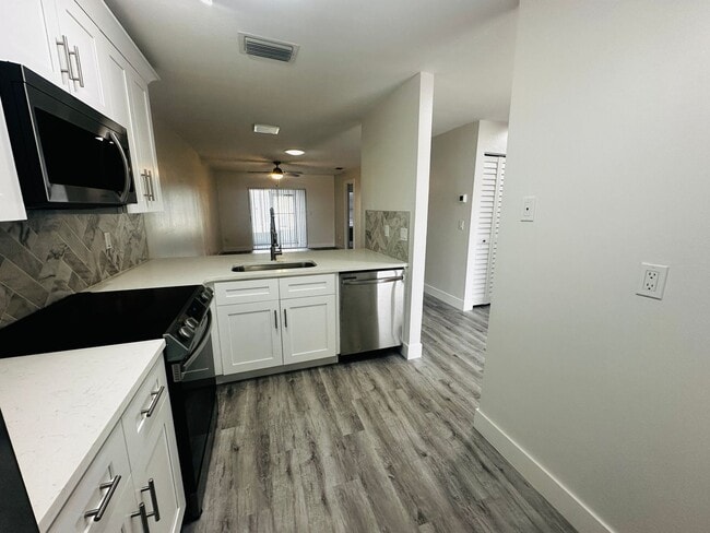 Building Photo - 2 Bed/2 Bath, 1 story Villa in Veterans Villas AVAILABLE May 11th!