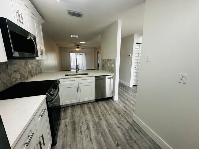 Foto del edificio - 2 Bed/2 Bath, 1 story Villa in Veterans Villas AVAILABLE May 11th!