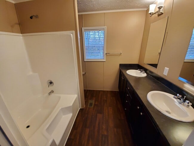Foto del edificio - 209 Hickory Ct
