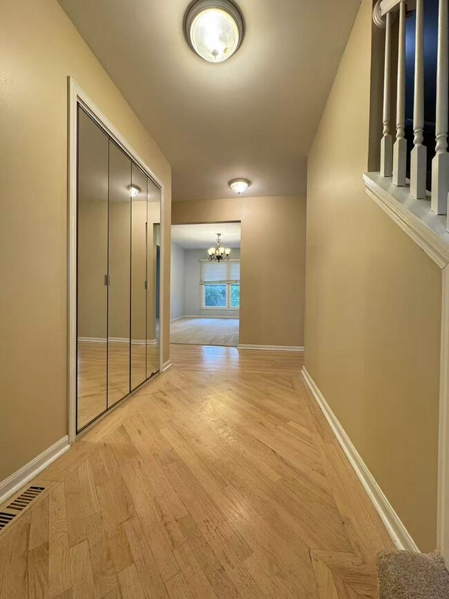 Building Photo - 4805 Greenwich Ct