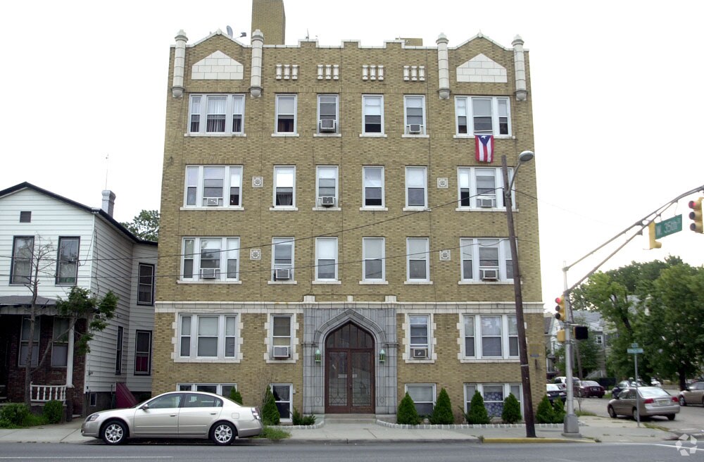 Building Photo - 894 Kennedy Blvd