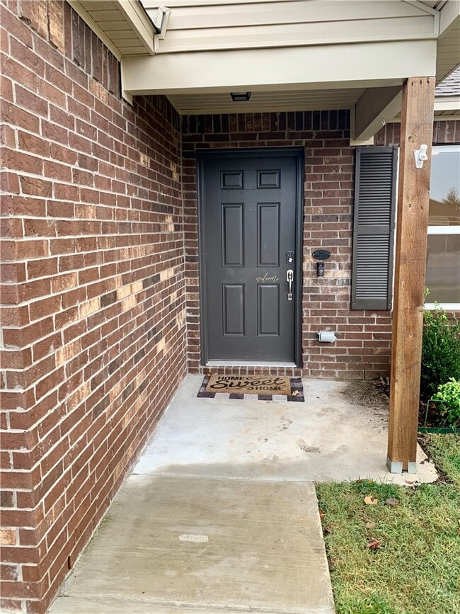 Building Photo - 7851 Bridgegate Ave