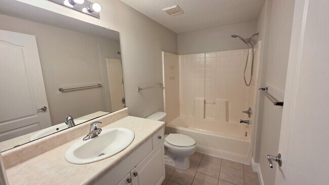 Building Photo - 5090 Fairways Cir