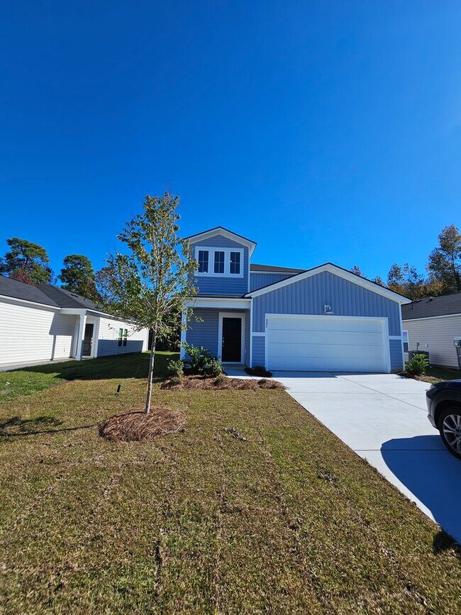 Building Photo - 5 Bedroom/ 2.5 Bath in Waterfall Village