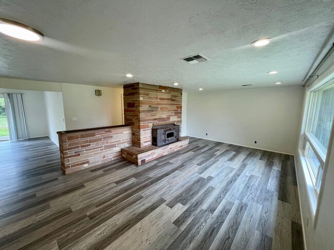 Foto del edificio - 137-137 Briarcliff Dr