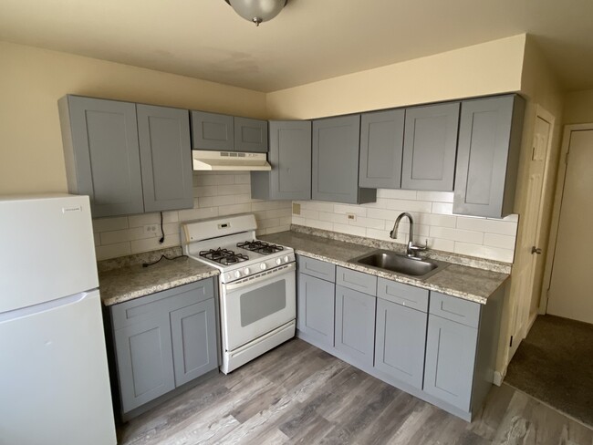 Building Photo - 5305 S 72nd Ct