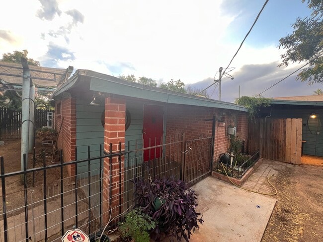 Foto del edificio - 2555 E Fort Lowell Rd