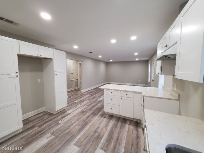 Building Photo - 2 br, 1 bath House - 802 Bilbo St