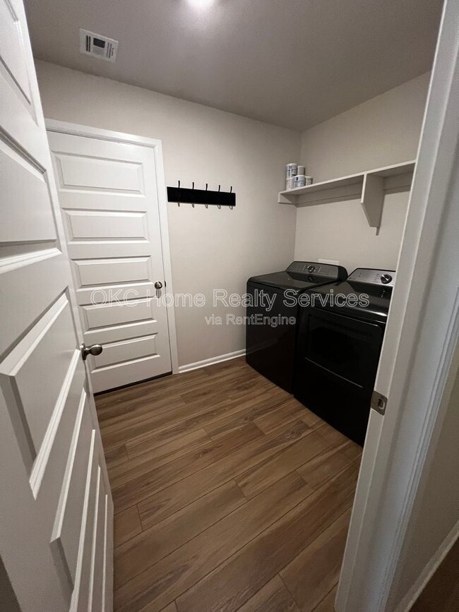 Building Photo - 14224 Trickling Wy