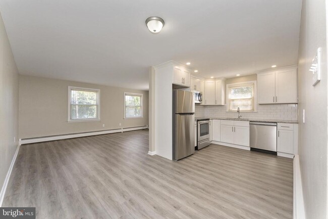 Building Photo - 243 Roesch Ave