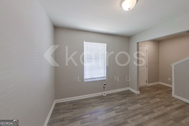Building Photo - 214 York Ln