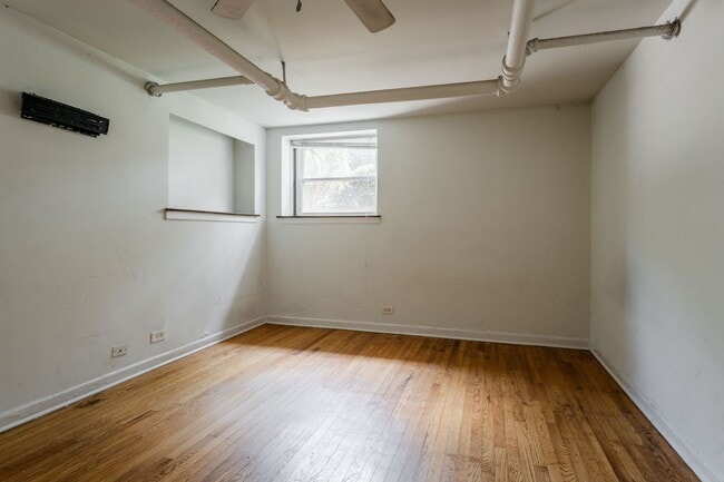 Foto del edificio - Ravenswood / North Center - English Garden...