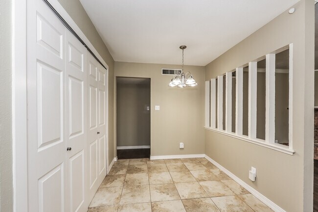 Foto del edificio - 404 Woodcrest Way