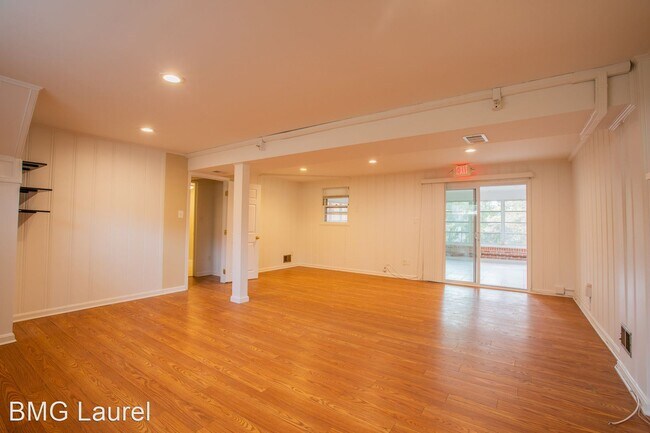 Foto del edificio - 1 br, 1 bath House - 9007 Pinehurst Drive ...