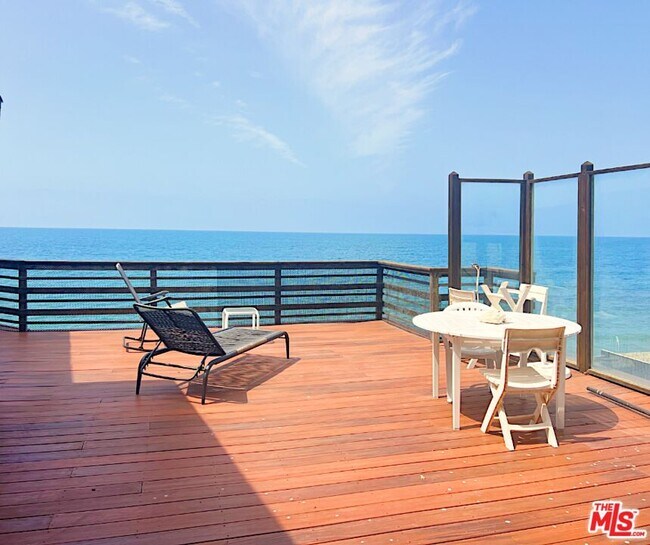 Foto del edificio - 24508 Malibu Rd