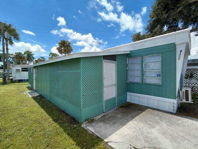 Foto del edificio - 4301 Mailbox Ave