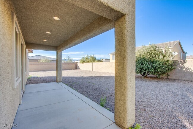 Foto del edificio - 7230 Estonian Pl